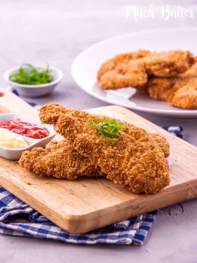 This classic crispy chicken katsu is easy to make. You can try make it by yourself at home and the ingredients are quite simple.