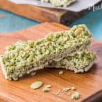 For you who are a sweettooth will love this Almond Matcha Rice Crispy Bar. Crunchy and sweet snack.