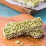 For you who are a sweettooth will love this Almond Matcha Rice Crispy Bar. Crunchy and sweet snack.