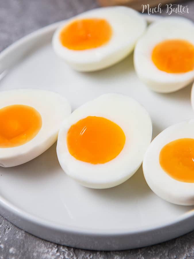 How to cook soft boiled eggs that have creamy and runny egg yolk. Add this to your meal such as ramen or instant noodles to make your food to another level.