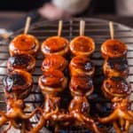 Are you fan of seafood? You must try this grilled squid hotdog skewer recipe! Besides the good taste, grilled squid hotdog skewer also has a unique shape.