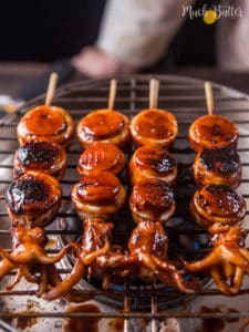 Are you fan of seafood? You must try this grilled squid hotdog skewer recipe! Besides the good taste, grilled squid hotdog skewer also has a unique shape.