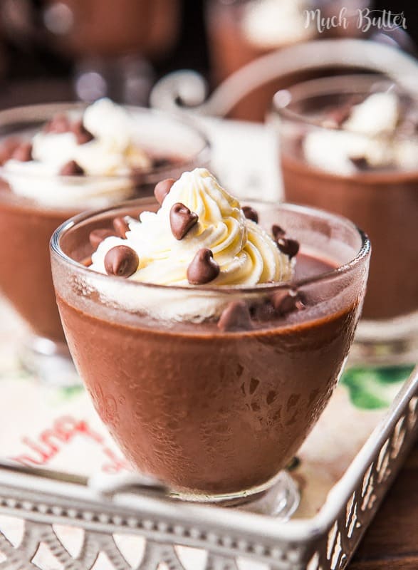 Silky milky chocolate pudding is comforting cool dessert for chocolate lovers. Try make this recipe to get silky and smooth texture that melt in your mouth!