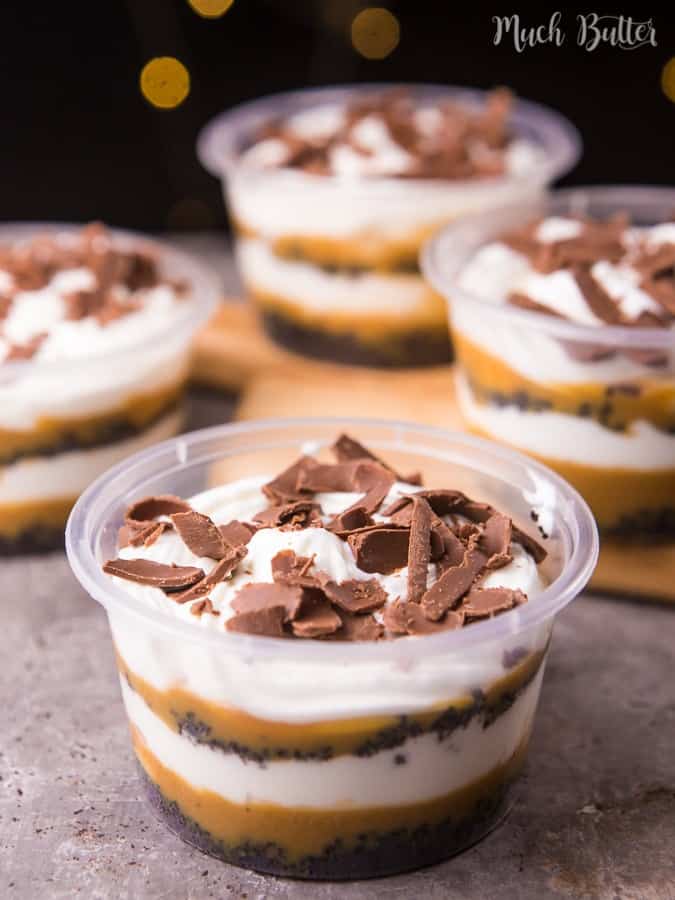 Cookies and cream banoffee parfait is a modification of the famous banoffee pie with cookies and cream as the crumb base. The cookies and cream pastry base, banana, whipped cream and dulce de leche make a perfect combination!
