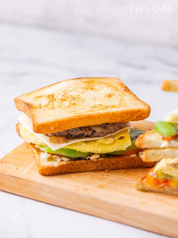 Kiwi beef toast is the roast beef in a toast with kiwi sauce dressing. I believe you can not deny this signature Korean street style toast. It is creamy, sweet, and savory. The perfect toast for your breakfast!