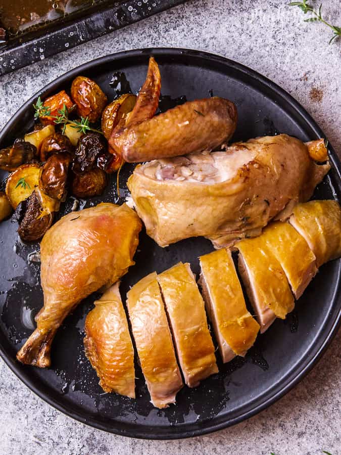 Howdy! Who are into a classic and juicy roast chicken for today? Today, I want to introduce you to my favorite classic and juicy roast chicken. It uses simple gravy. Just classic steps for the flavorful roast chicken!