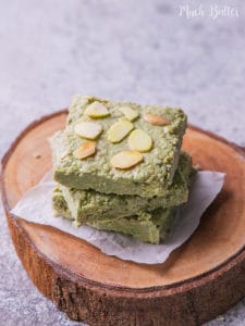Chocolate matcha oat bar is a green, crunchy, and tasty snack. It is a mixture bar of matcha powder or green tea powder, oats, chocolate, and almond. A simple snack for your afternoon slump! Give a shot for this green and less sugar bar.