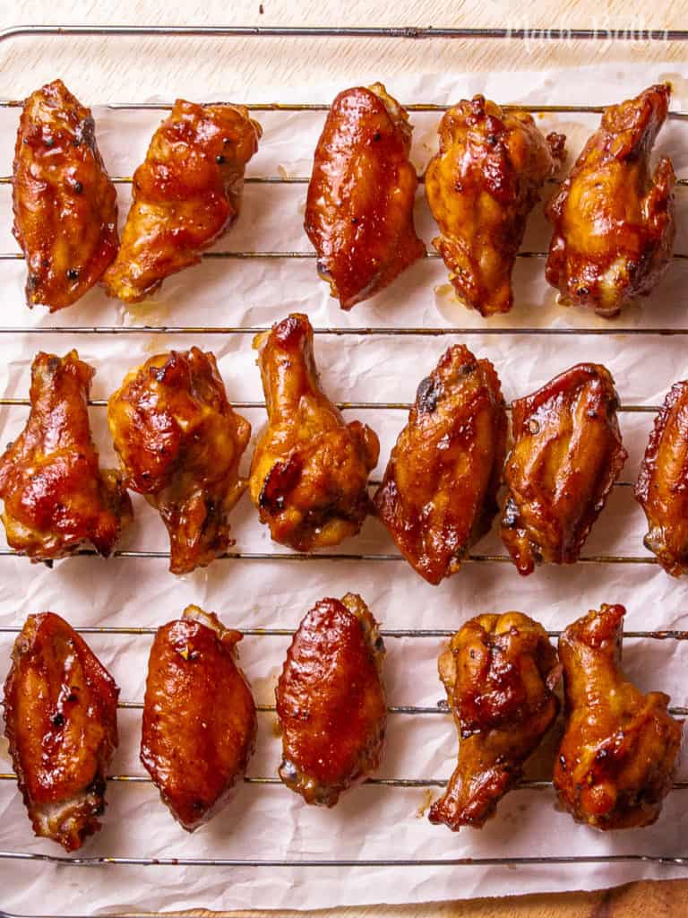 Do you need some perfect appetizer or finger food for your game days or parties? Baked BBQ chicken wings are the answer! These wings have crispy skin outside and tender and juicy meat inside. In these wings, you can taste savory, sweet, and flavorful. Using an oven than a stove, they become an easy and quick recipe. Please wink at the baked barbecue chicken wings!