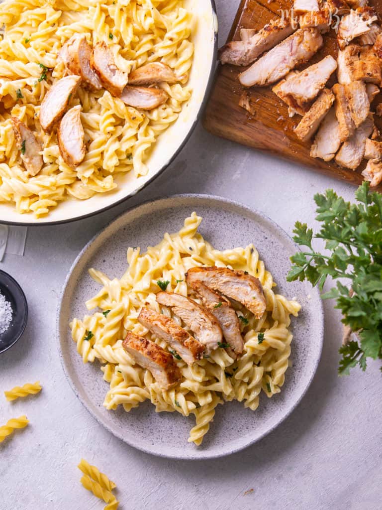 I need weeknight pasta this time. Chicken alfredo fusilli pasta becomes my comfort food choice. With the simple steps, you can get flavorful fusilli pasta with crispy fried chicken. So creamy and cheesy chicken alfredo. Yum!