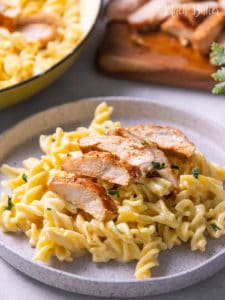 I need weeknight pasta this time. Chicken alfredo fusilli pasta becomes my comfort food choice. With the simple steps, you can get flavorful fusilli pasta with crispy fried chicken. So creamy and cheesy chicken alfredo. Yum!