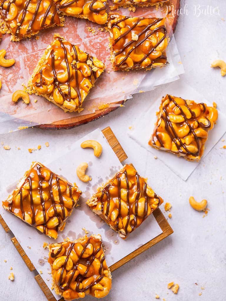Any easy and simple salty and sweet snacks? Check out this no-bake caramel cashew bars recipe. The crunchy cashew meet the gooey caramel in a perfect blend of energy bar. This bar will be the perfect and delightful treat to enjoy the day!