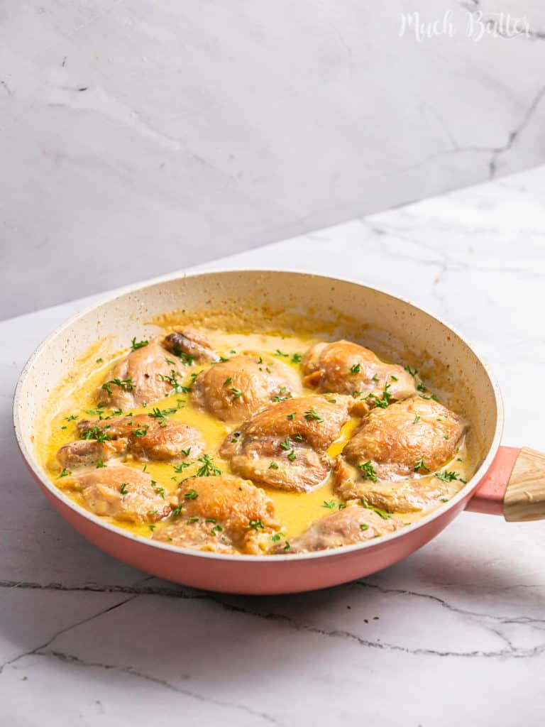 Creamy garlic chicken thigh is easy comfort food for your family! It is a juicy chicken thigh smothered with creamy thick garlic parmesan cheese sauce. Let's dig in!