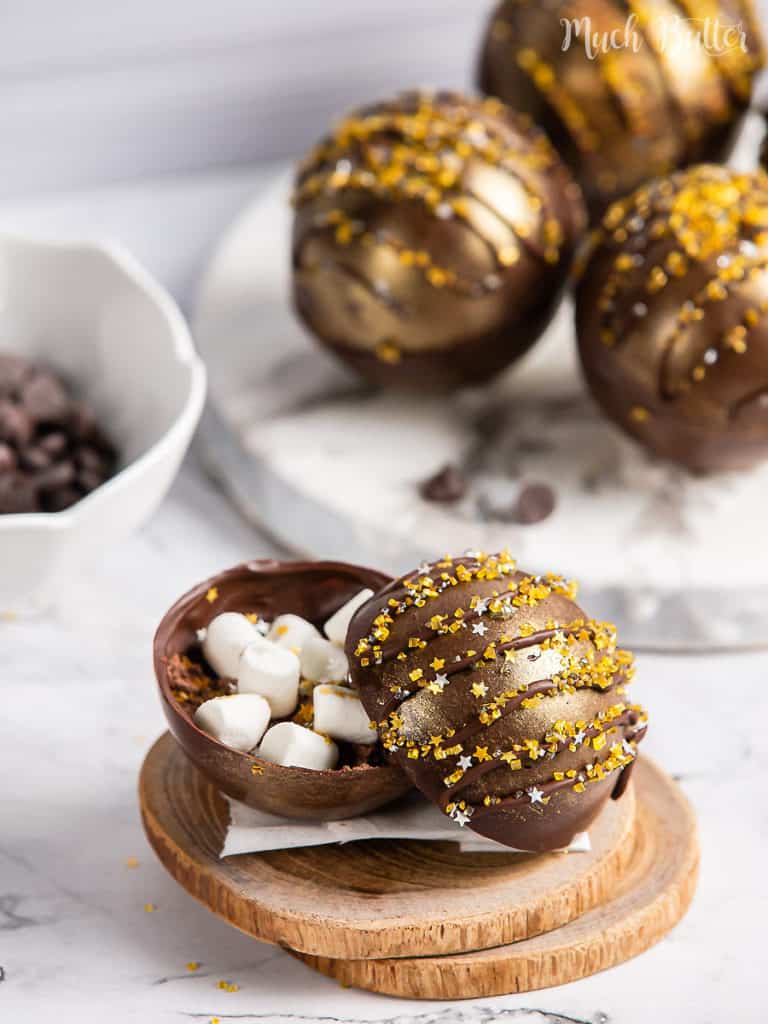 Are you ready to make super hype and anti-fail Hot cocoa bomb? This dessert fill with cocoa powder, marshmallows, and golden sugar!