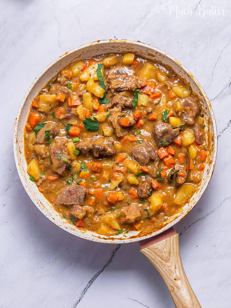 Let's make home-style beef stew. It is absolutely flavorful dinner for weekend chilling made with tender cubed beef,  fresh vegetables, and simple seasonings. 