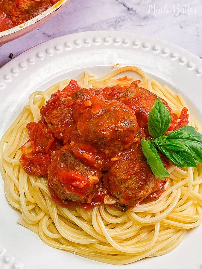 Easy and lovely dinner menu with homemade spaghetti and meatball. Perfect combination of spaghetti and meatballs with marinara sauce seriously will make you full of smile!