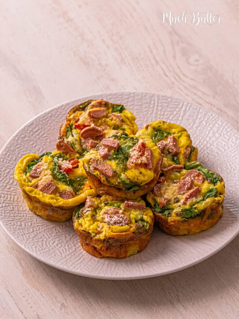 Look at these easy spinach and egg muffins! a super quick breakfast option that's both filling and healthy, so tasty, and easy breezy. They're the perfect way to start your day on the right foot.