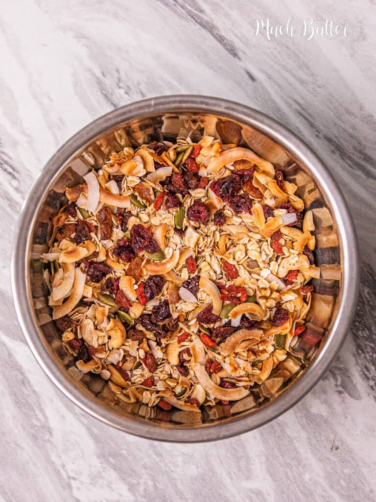 how to make homemade muesli recipes. Made from oats, nuts, and dried fruit. It’s quick, healthy, vegan, and gluten-free!