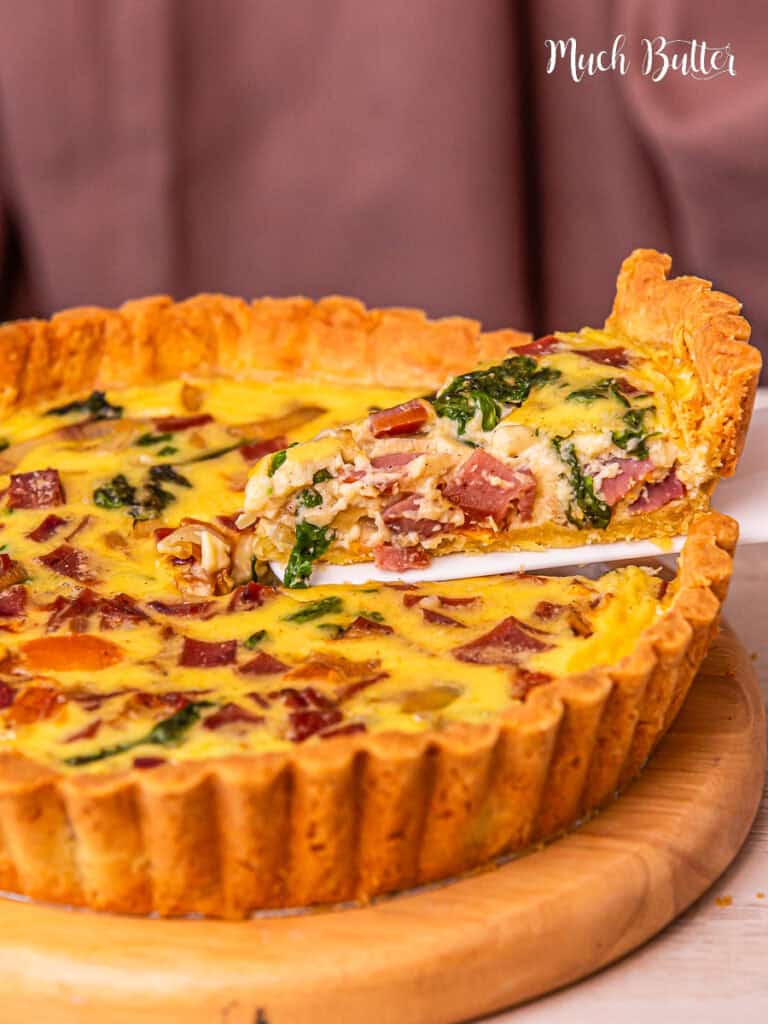 Easy creamy spinach quiche is your savior for your breakfast or brunch! Satisfy your early-day craving with a flaky crust, a creamy savory custard, and plenty of spinach and smoked beef.