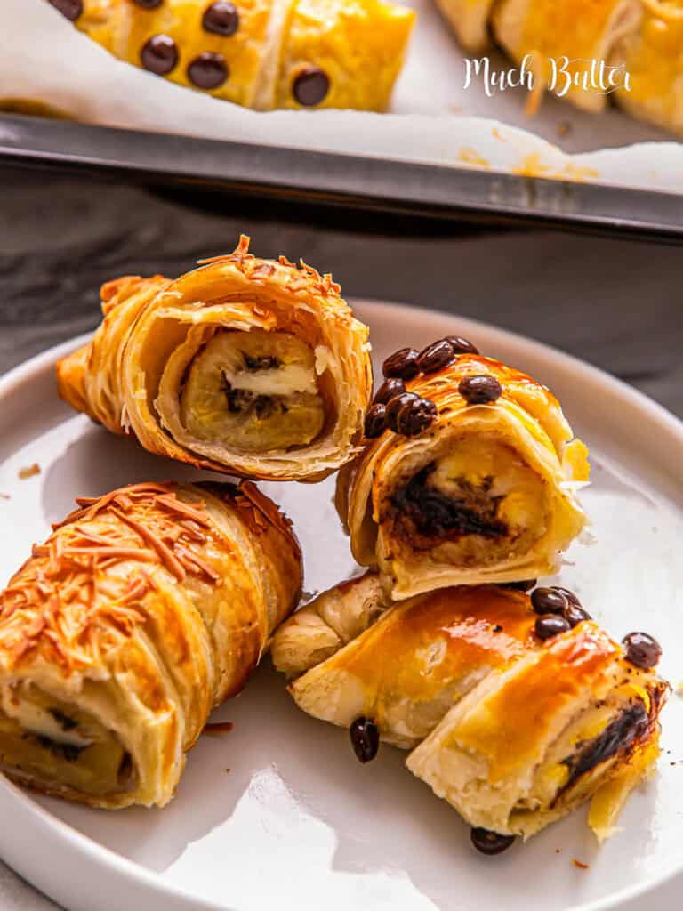 Bolen Lilit is a famous banana Indonesian dessert/snack made with banana slices, cheese, and chocolate wrapped in a flaky crispy pastry.