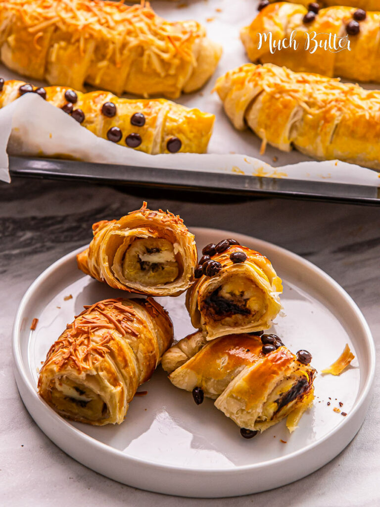 Bolen Lilit is a famous banana Indonesian dessert/snack made with banana slices, cheese, and chocolate wrapped in a flaky crispy pastry.