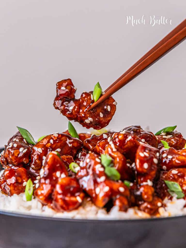 Make your own Chinese takeaway with this General Tso Chicken recipe. A perfect combination of sweet, savory sauce with crispy chicken bites!
