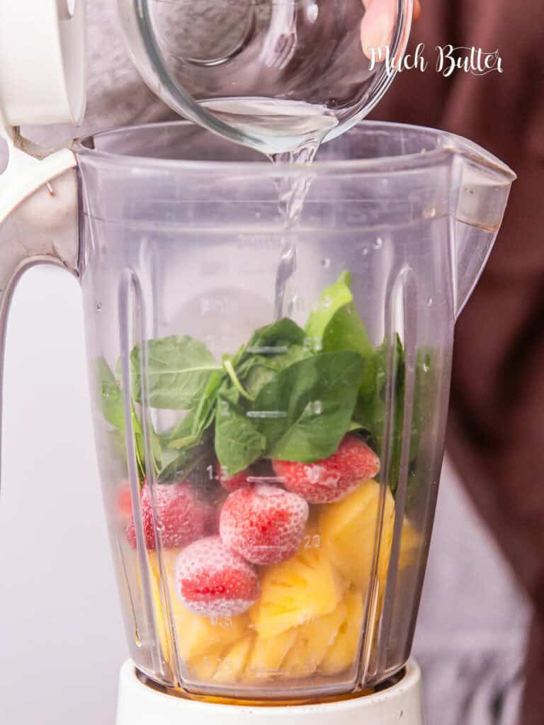 Start your day right with the Antioxidant Brown Smoothie Recipe! A perfect blend of pineapple, strawberry, and spinach to your glass in 5 minutes only!