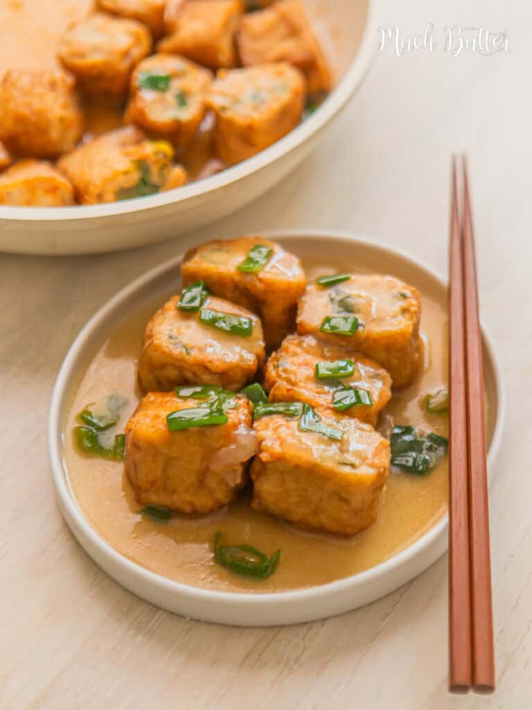 Let's make this Tofu chicken meatball at home! Made from Brown cooked tofu, a juicy chicken mixture in a warm Oyster Sauce soup.