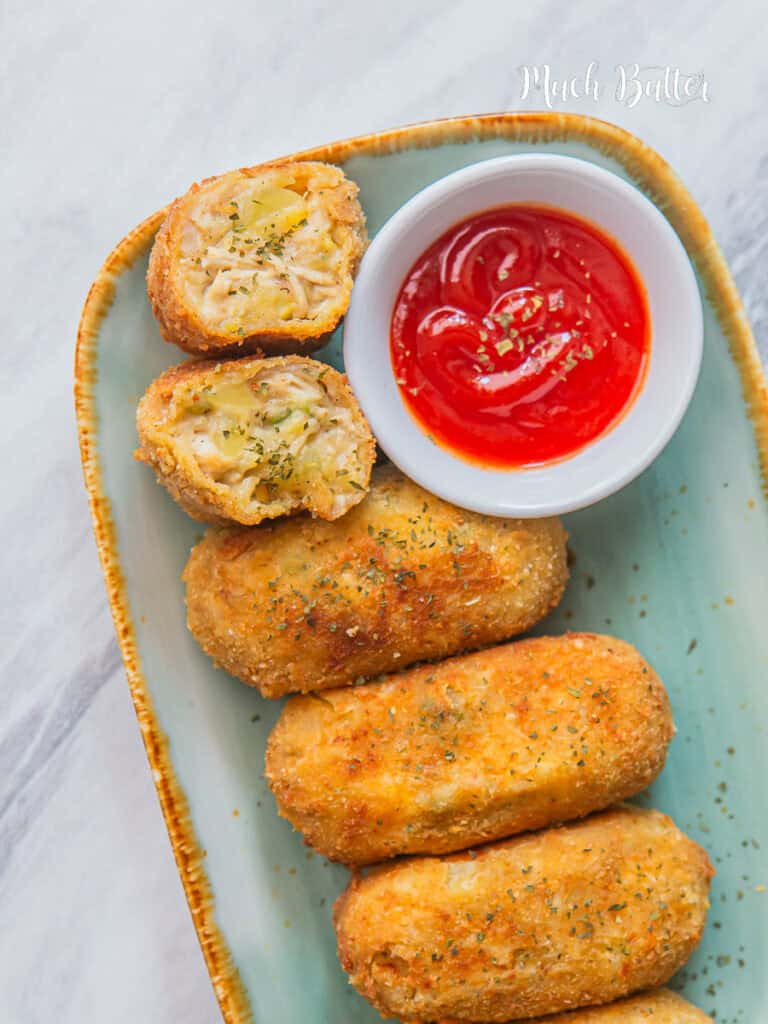 Today's recipe is Chicken potato croquettes. A crispy croquette outside with a juicy inside made from chicken, cheese, and veggies mixture. 