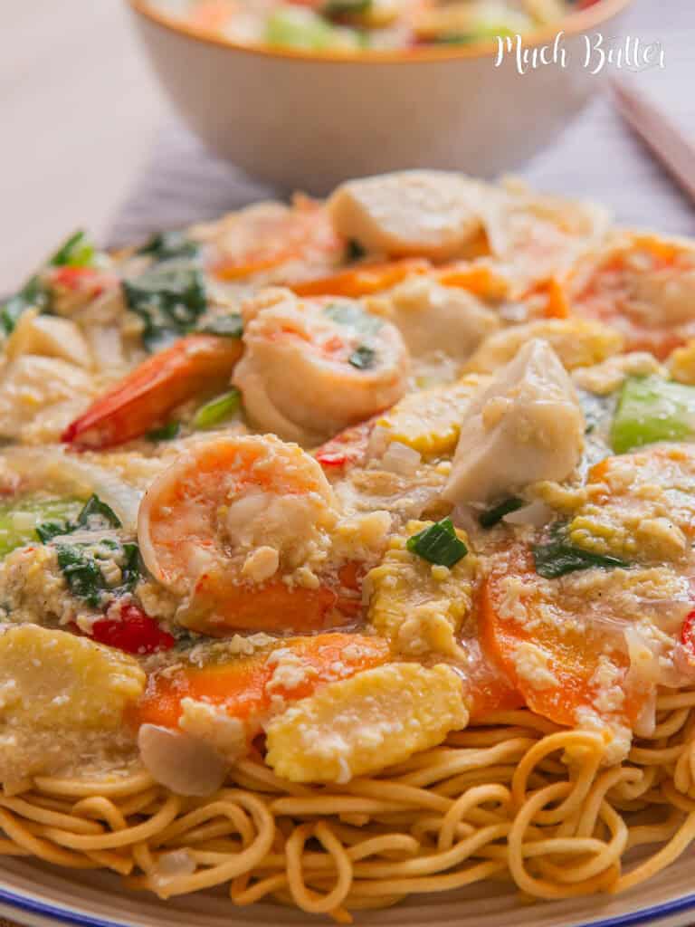 Ifumie is Indonesian-Chinese fusion food. A crispy deep-fried thick noodle dish, served in a luscious, flavorful sauce, features succulent seafood, perfectly complemented by a medley of fresh vegetables.