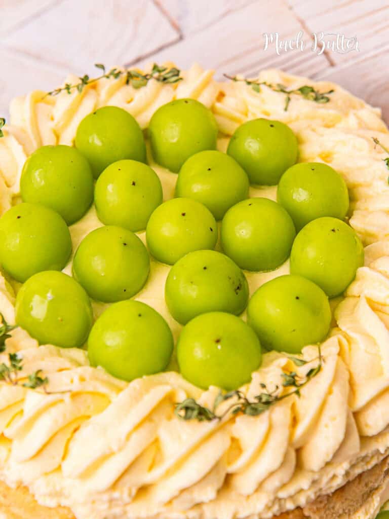Experience making Shine Muscat cake for your special birthday cake!  A complete package of fancy, elegant pretty topping of dessert in one!