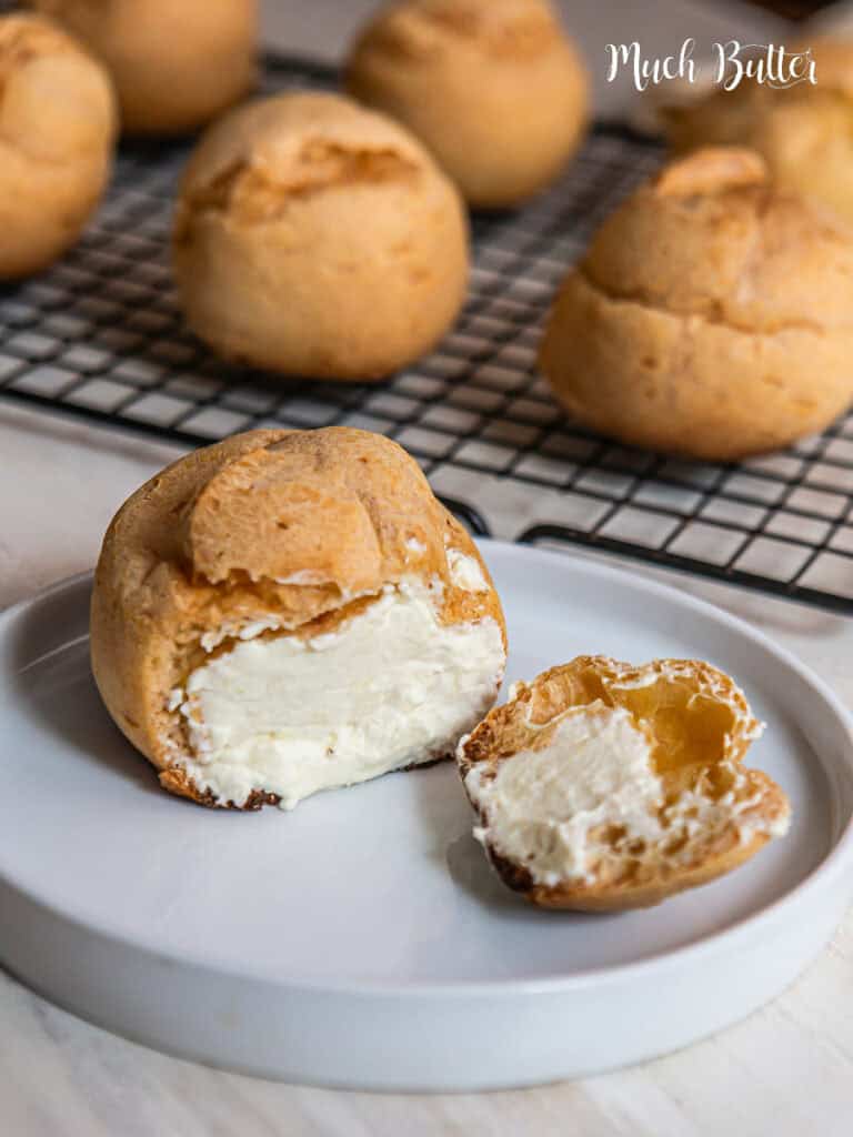 Experience the perfect marriage of chewy mochi choux with durian cream. Delight your senses with this dessert that celebrates the exotic flavors of durian! 