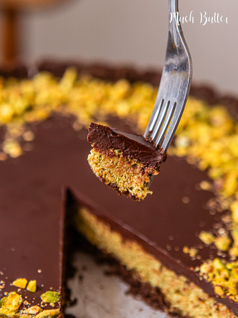 Dubai Pistachio Chocolate Pie is a dessert that combines the sweet and savory flavors of chocolate and pistachios as a pie.