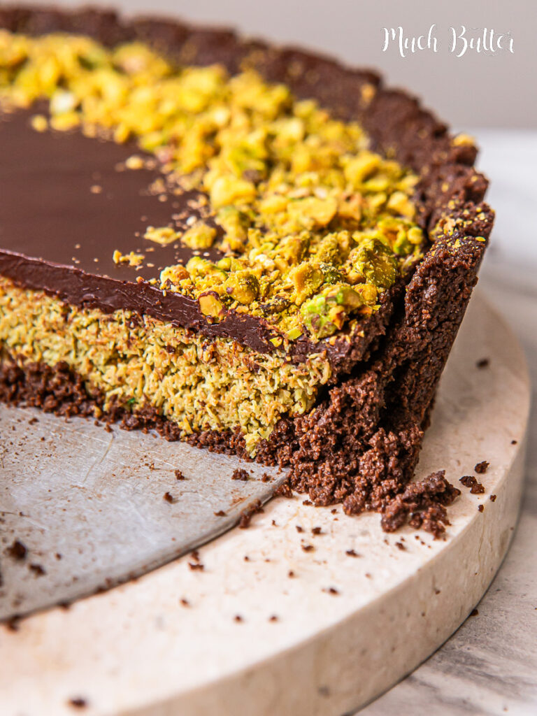 Dubai Pistachio Chocolate Pie is a dessert that combines the sweet and savory flavors of chocolate and pistachios as a pie.