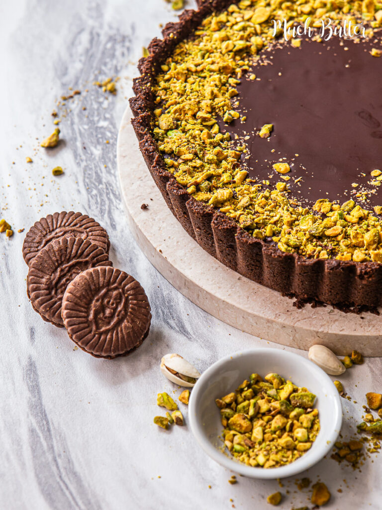 Dubai Pistachio Chocolate Pie is a dessert that combines the sweet and savory flavors of chocolate and pistachios as a pie.