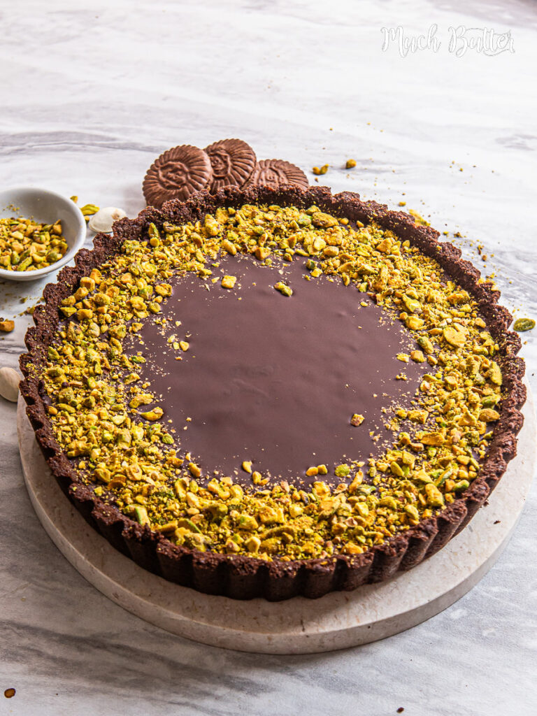 Dubai Pistachio Chocolate Pie is a dessert that combines the sweet and savory flavors of chocolate and pistachios as a pie.