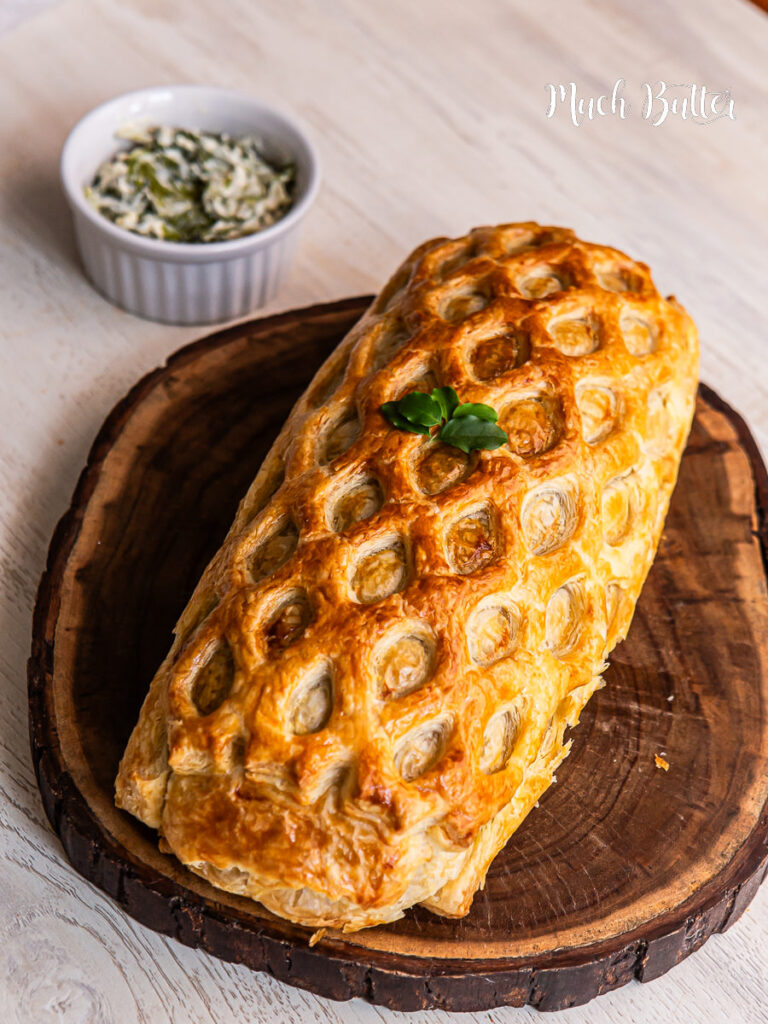 This Salmon en Croute is pure elegance! with buttery puff pastry, creamy filling, and perfectly baked salmon. Elegant, simple, and delicious. 