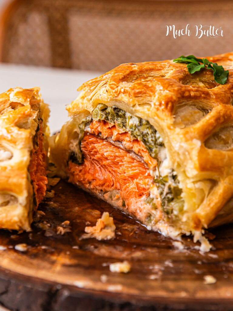This Salmon en Croute is pure elegance! with buttery puff pastry, creamy filling, and perfectly baked salmon. Elegant, simple, and delicious. 