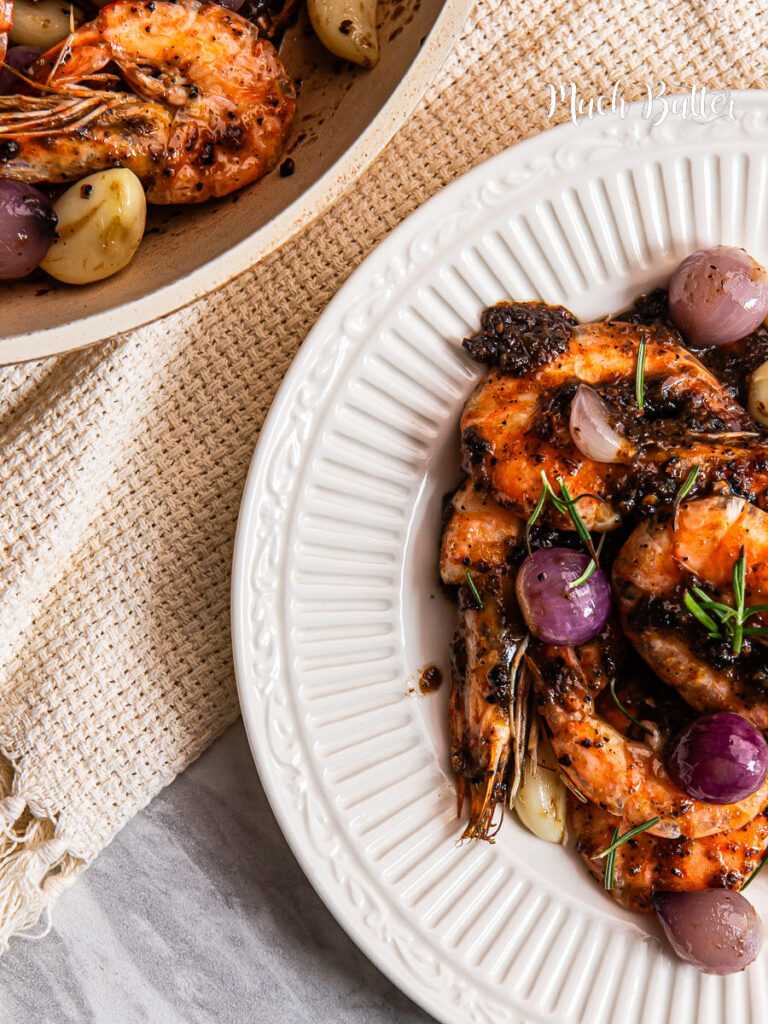 Caramelized Garlic Black Pepper Prawns are juicy prawns tossed in buttery black pepper sauce with caramelized garlic and shallots!