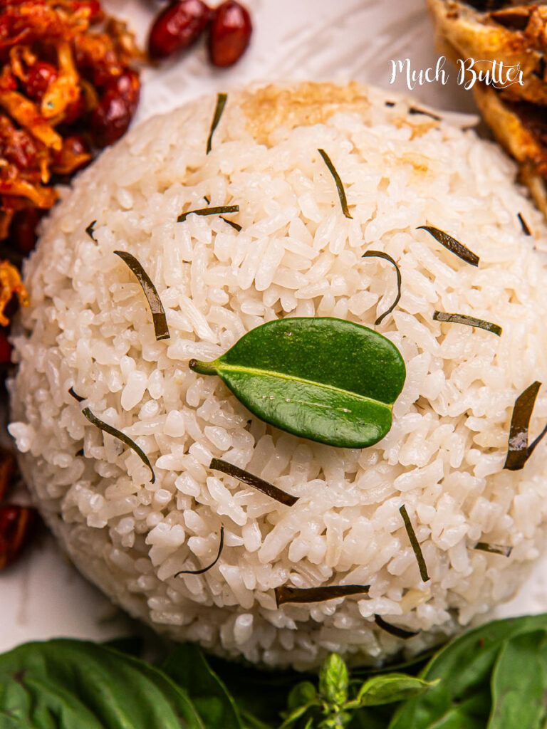Bring Indonesian-style dining to your table with aromatic Kaffir Lime Rice; fluffy, fragrant, and citrusy! So yum!