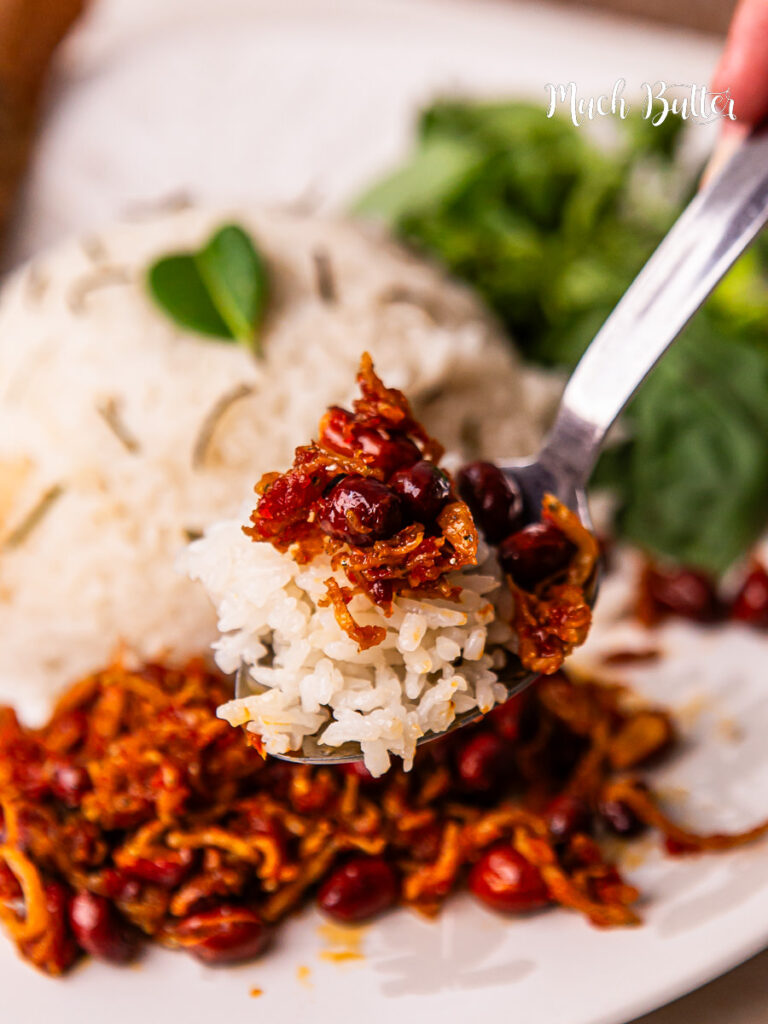 Bring Indonesian-style dining to your table with aromatic Kaffir Lime Rice; fluffy, fragrant, and citrusy! So yum!