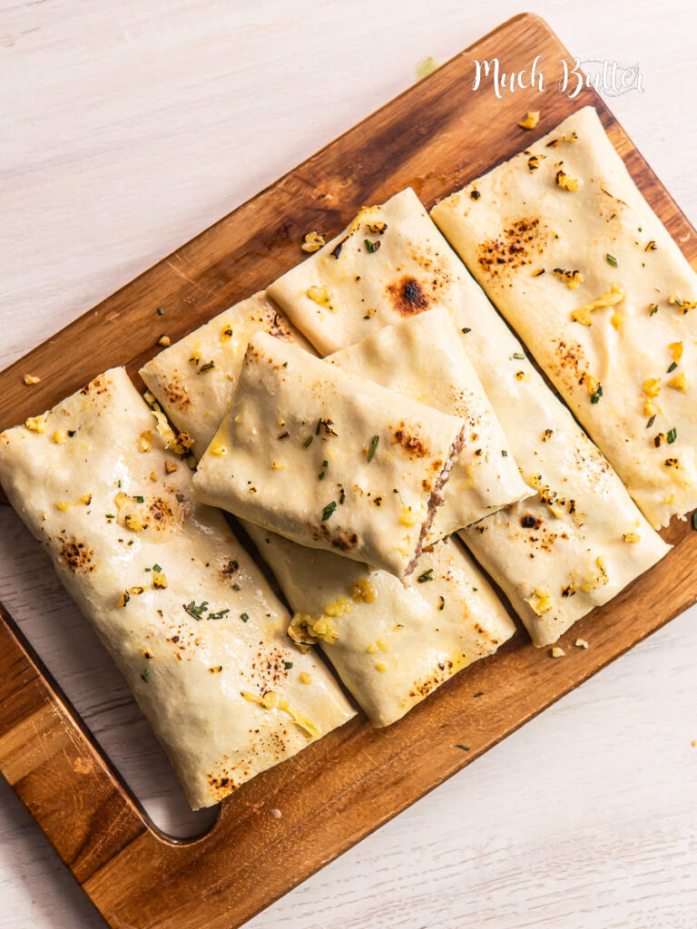 A fun twist on bunless cheeseburgers with this Garlic Butter Cheeseburger Roll Up! Made with ground beef, gooey melted combo cheese inside a tortilla wrap!