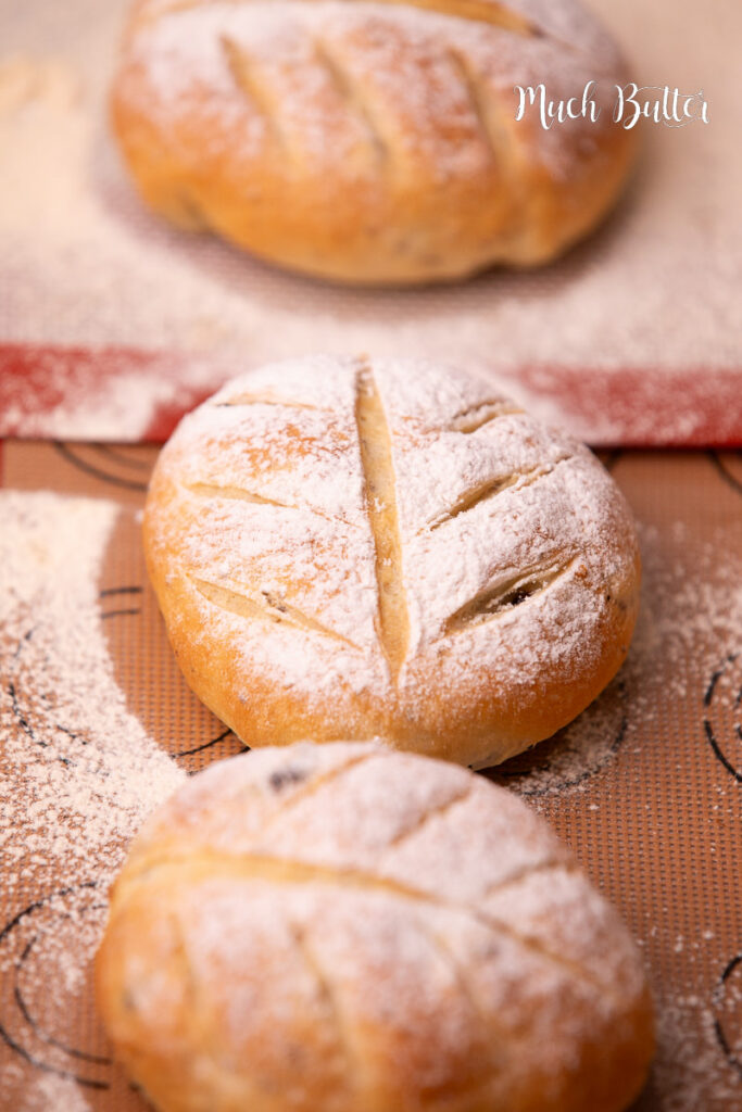 Soft, chewy, and creamy! Discover Mochi-Stuffed Bread, a.k.a Roti Macan, inspired Japanese-Indonesian fusion bread filled with mochi n creamcheese.