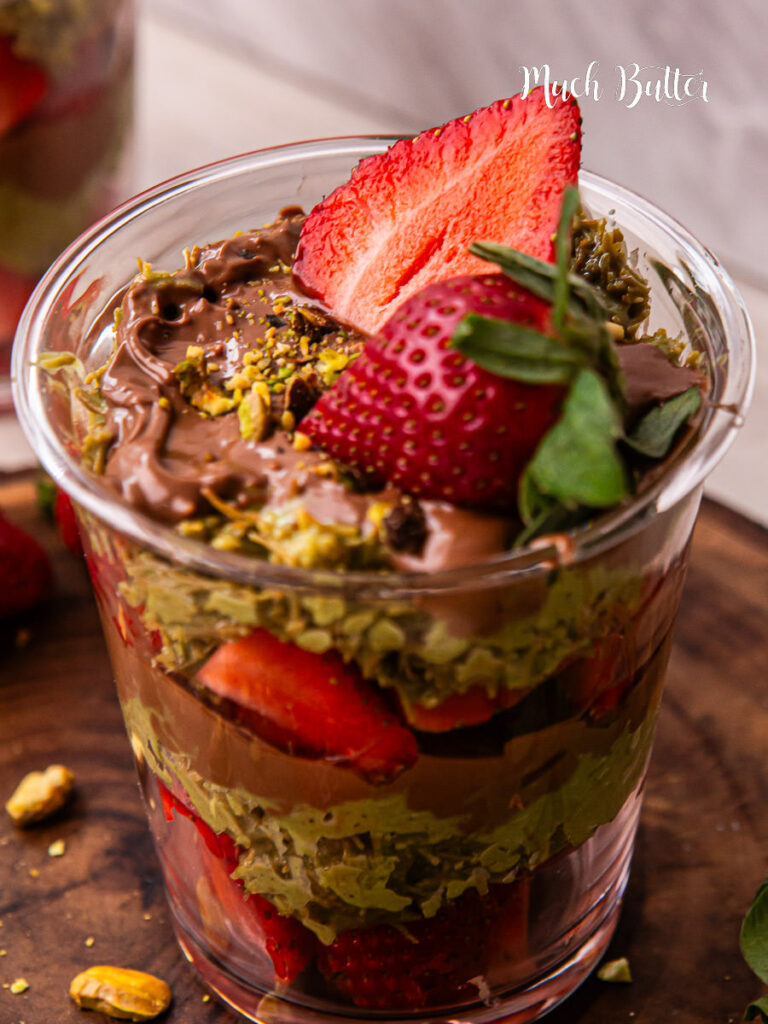 This Dubai Chocolate Strawberry Cup combines rich chocolate layers, crispy kataifi, creamy pistachio cream and fresh strawberries!